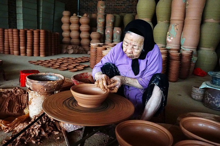 Get creative with your hands and explore the beautiful craftsmanship of Phu Lang ceramic village