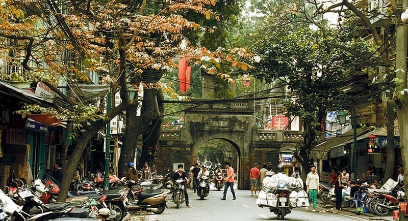 Explore the Old Quarter - city tour Hanoi
