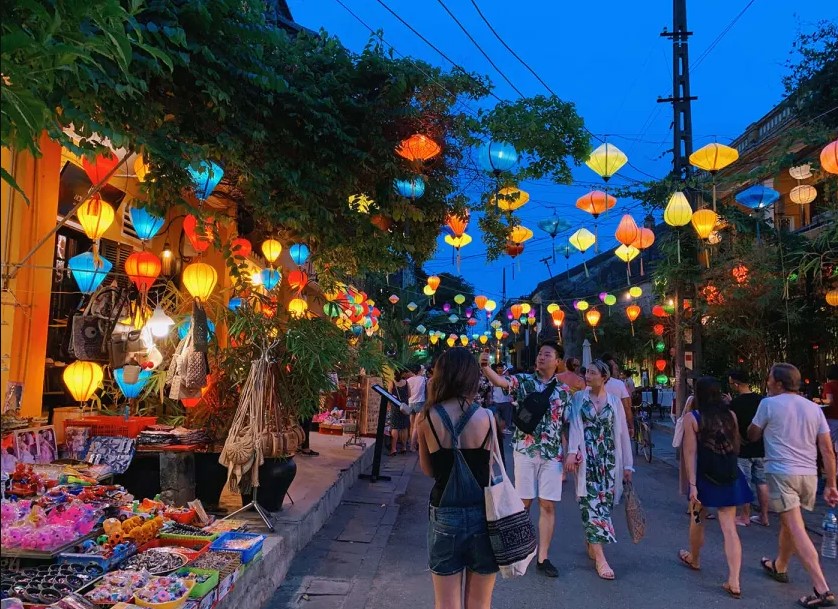 Step into a fairytale and get lost in the beauty of Hội An Lantern Market