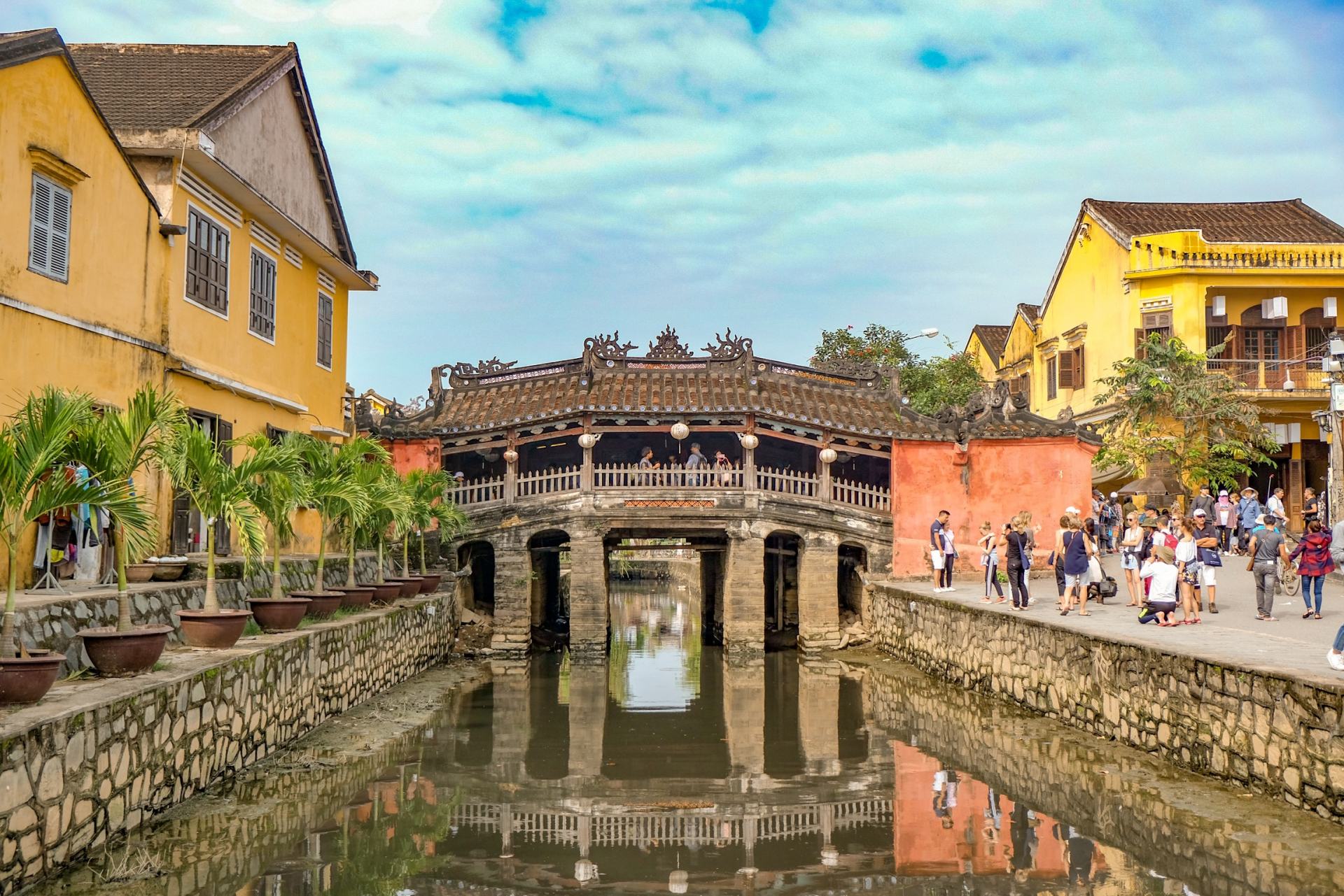 Exploring the ancient city of Hoi An - vietnam travel package deals