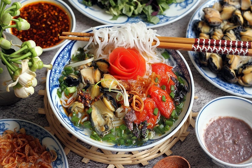 Freshness and flavor come together in the delicious and unique flavors found in Vietnamese cuisine when you combine seafood and vegetables