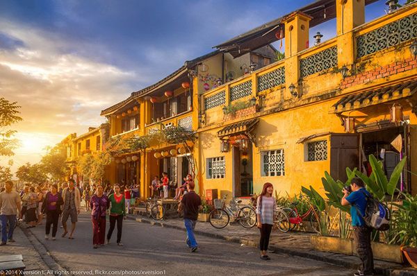 Let your wanderlust take you to the ancient streets of Hoi An - trip to vietnam package