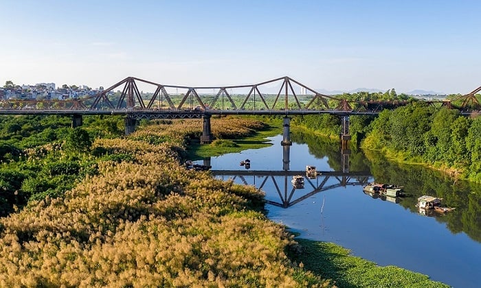 The Long Biên bridge stands as a testament to the strength of humanity shared experience