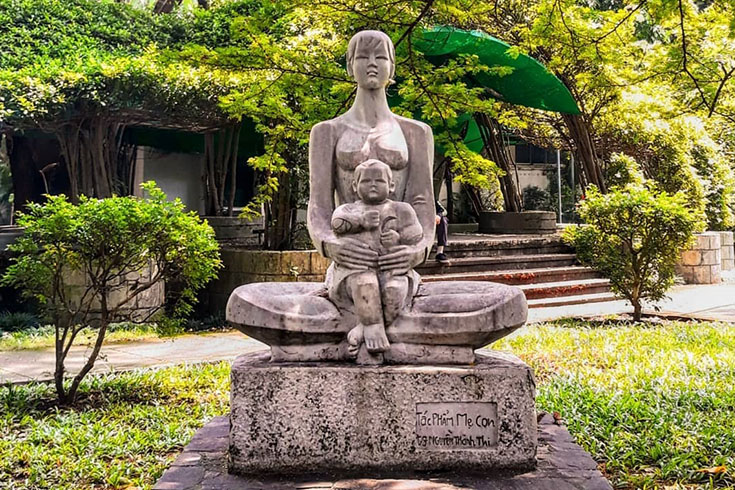 Take a trip to Tao Dan Park and explore the wonderful sculptures - Tao Dan Park Ho Chi Minh