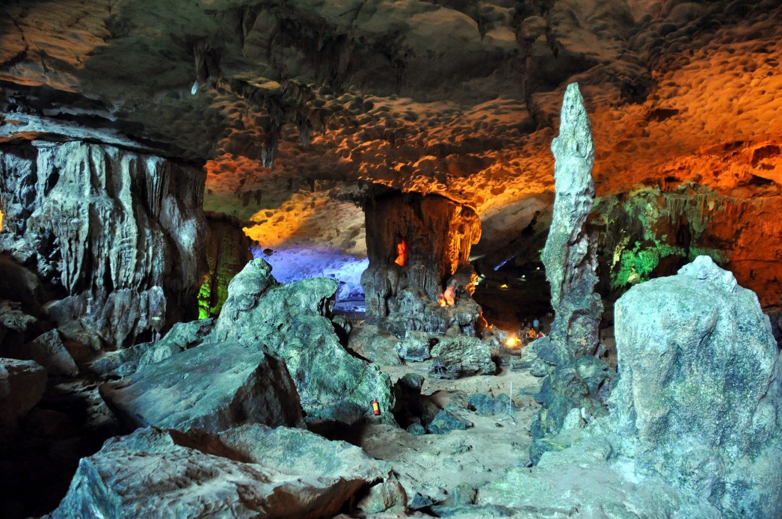 Ready for some underground adventure, Dive into the breathtakingly beautiful caves in Ha Long Bay 