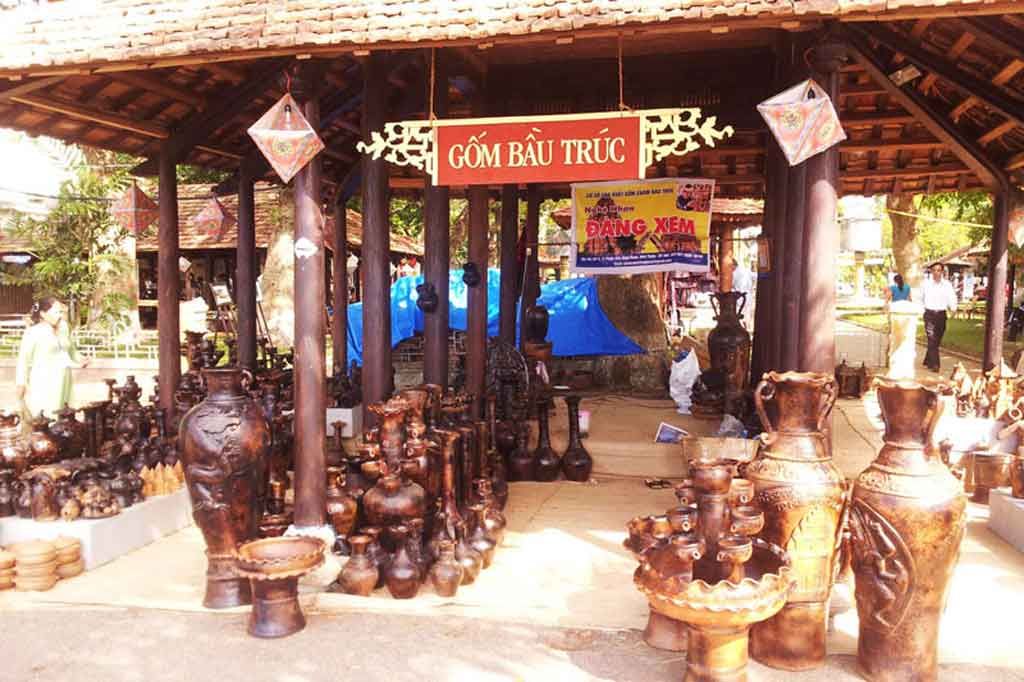 Let your soul be inspired by the unique beauty of Bau Truc Pottery Village. Its vibrant colors and intricate handmade pottery pieces are sure to spark creativity and imagination