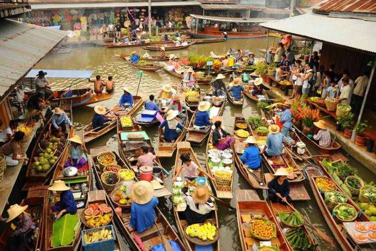 Cai Rang Floating Market in Mekong Delta