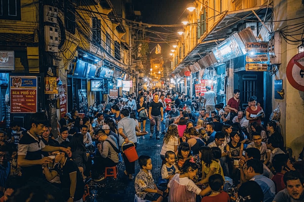 Explore the vibrant city of Hanoi by night. Soak up the sights, sounds, and flavors of this dynamic destination