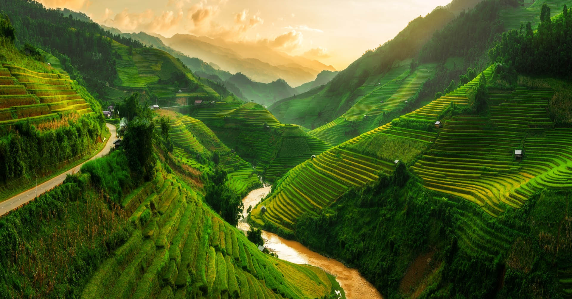 Take a break from everyday life and escape to the breathtaking mountain views of Sapa - vietnam best sights