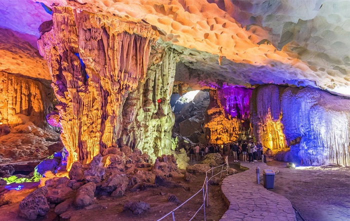 Step into an enchanting world of natural wonders. Exploring Thien Cung Cave is a must-do adventure - Ha Long Bay in Vietnam