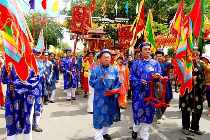 Lets take a trip to the past and experience the centuries-old Duong Lam Ancient Village Festival