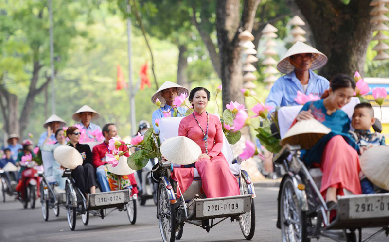 Hanoi Ao Dai - traditional dress in vietnam