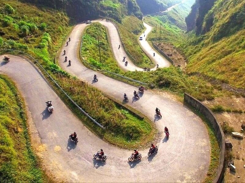 Pack your bags and take an adventure to Ha Giang Loop! Feel the breeze, see the beauty, and get lost in the wonders of this majestic destination - tour package of Vietnam