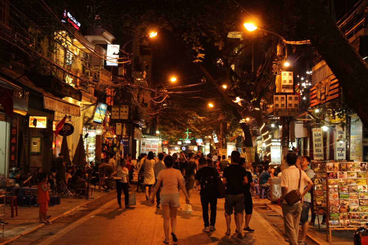 Experiencing Hanoi Nightlife 