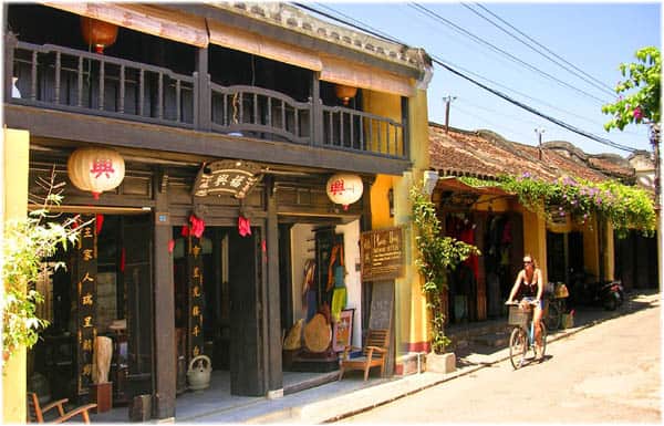 Lose yourself and find yourself in the beauty of Hoi An Old Town