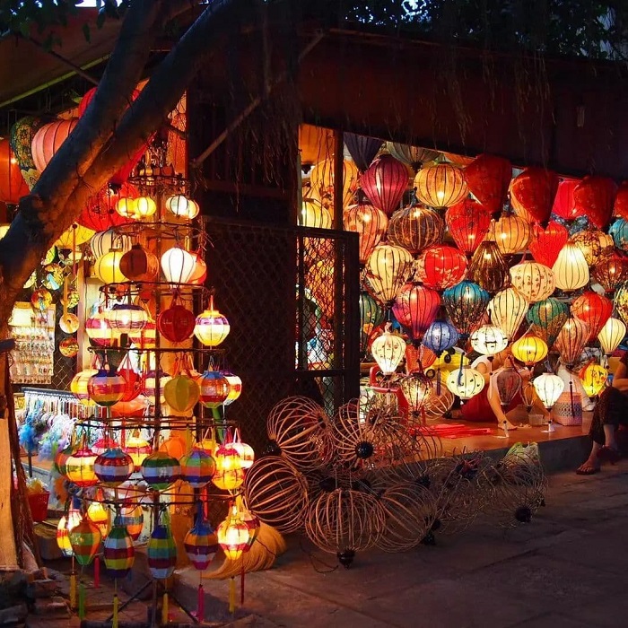 Experience the magic of the Hội An Lantern Market