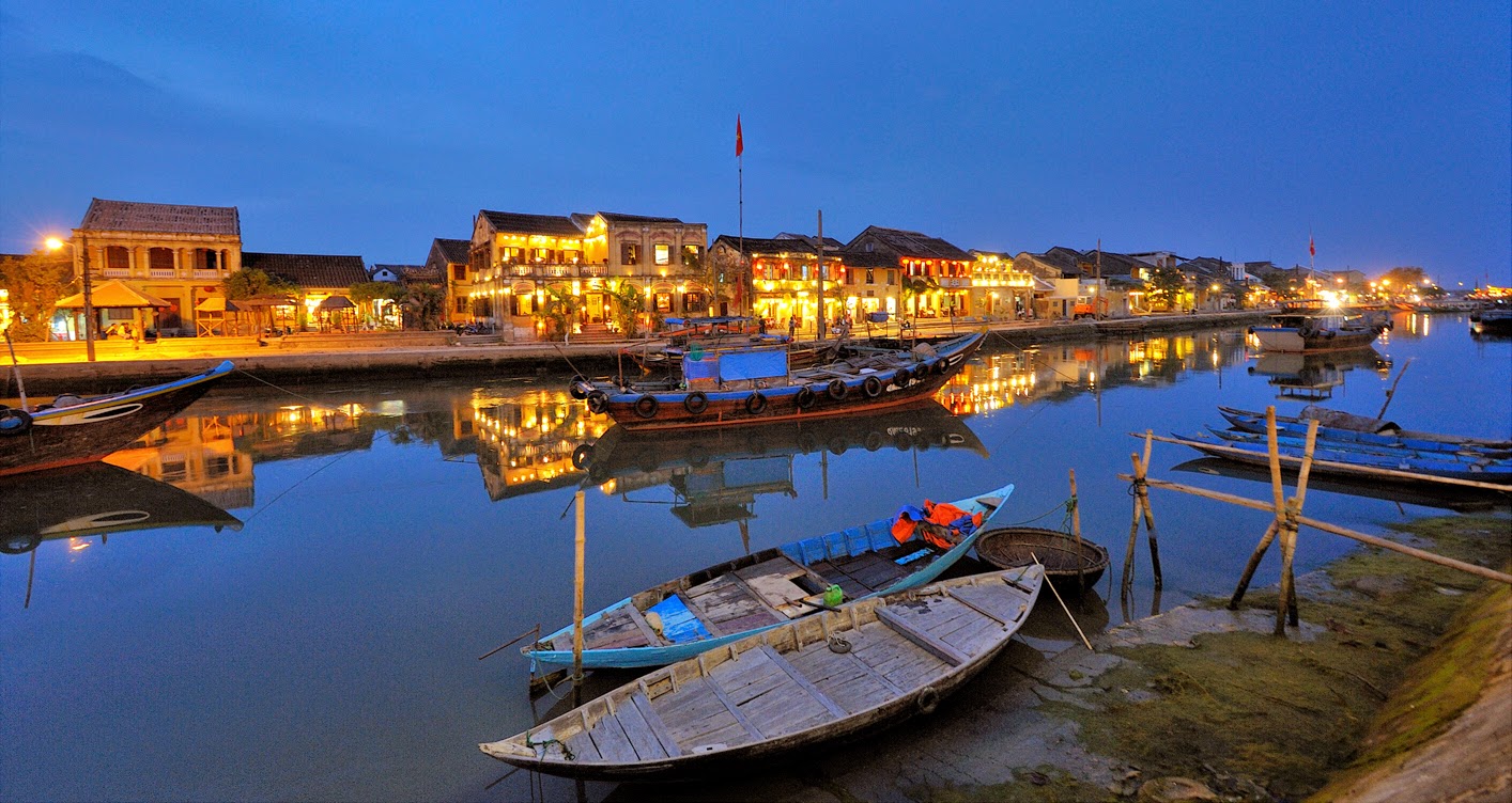 Let the Thu Bon River in Hoi An be your muse and explore the beauty of this ancient town. Make some memories that will last your lifetime - hoi an hue