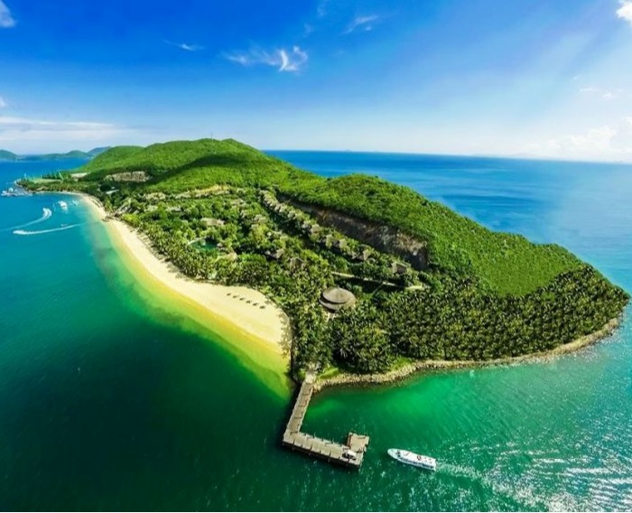 Take a dive into the hidden paradise of Vietnam's Hon Mun Island