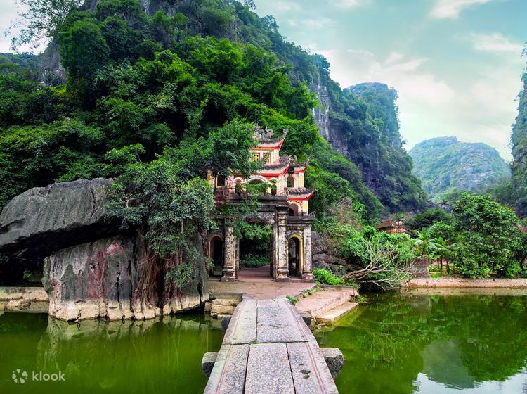 Let your soul be inspired by the beauty of Vietnams history - tour package of Vietnam