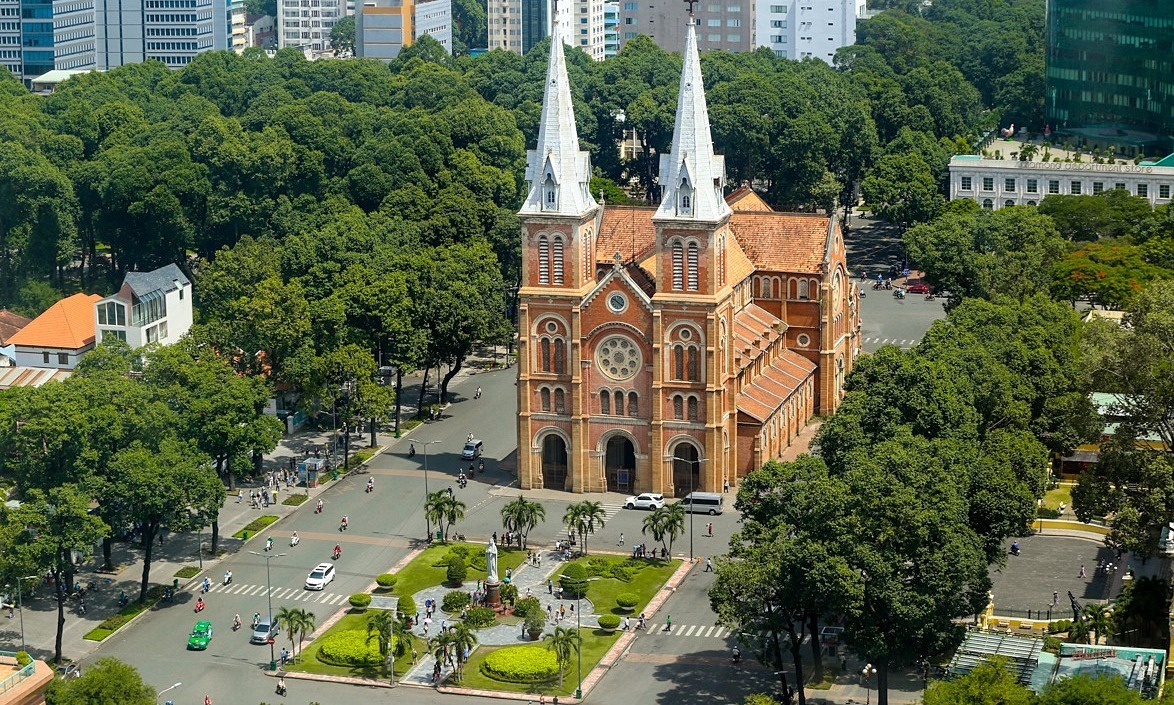 Take in the awe-inspiring beauty of Notre-Dame Cathedral in Saigon - saigon tour