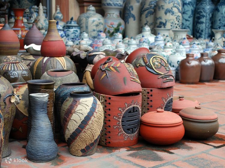Come and experience the magic that turns clay into pure works of art, here at Phu Lang ceramic village