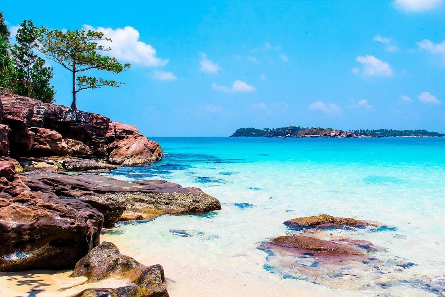 Take a break and get away from the hustle and bustle of city life. Long Beach in Phu Quoc Island is the perfect place to recharge, relax, and enjoy the stunning ocean views - Phu Quoc beaches