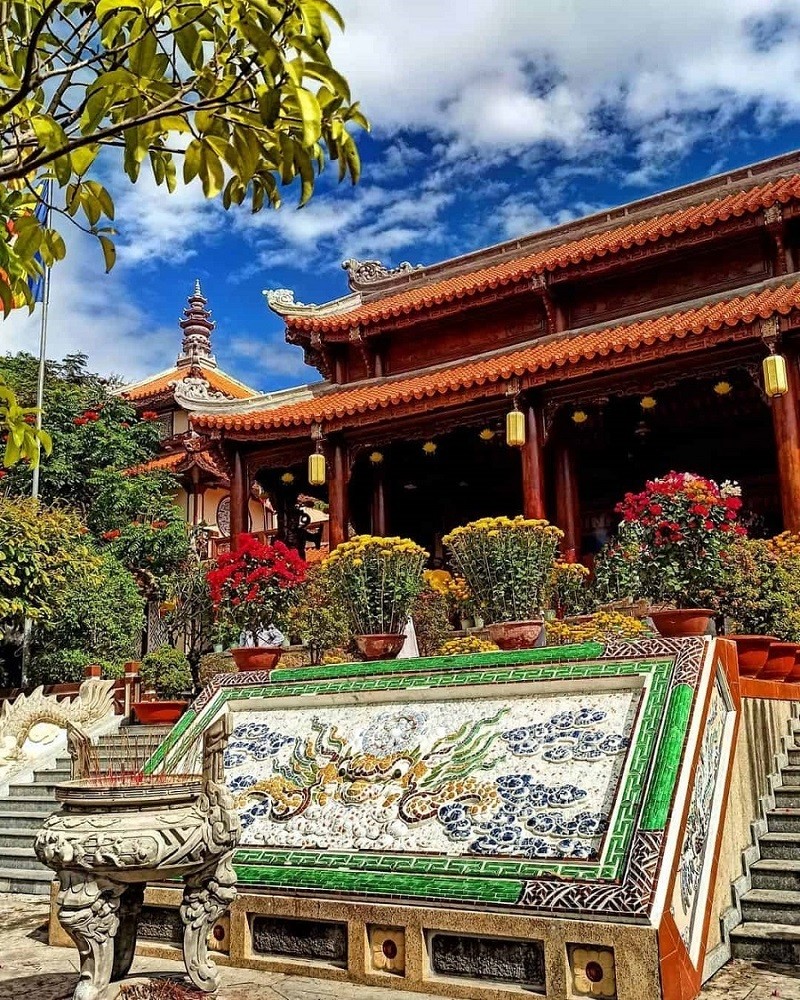 Come explore the magical beauty of Long Sơn Pagoda and discover why it is known as a spiritual oasis