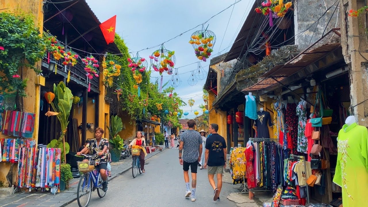Shining through a thousand years of history, Hoi An ancient town is full of endless wonders waiting to be explored