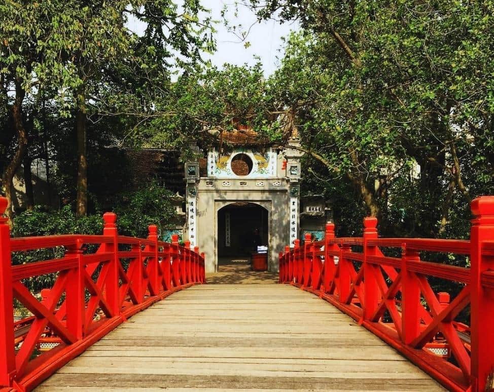 History and beauty collide at the iconic Huc Bridge that overlooks Hoan Kiem Lake