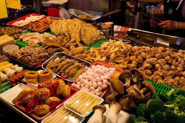 Food and Drinks in Nguyen Hue Street