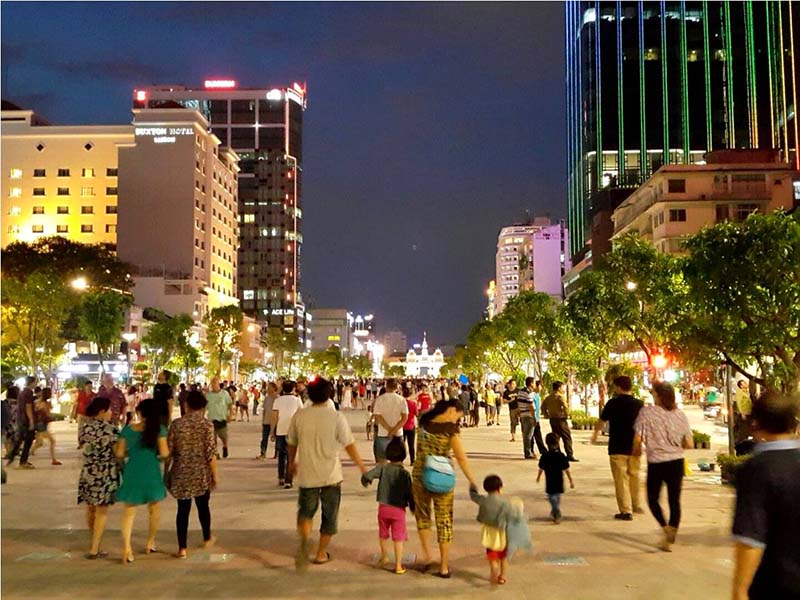 Tips for Visiting Nguyen Hue Street