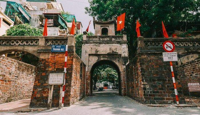 Explore the artistry hidden in every corner of Hanoi streets - hanoi cycling tour
