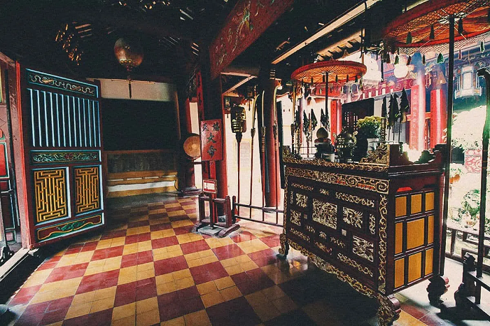 Explore the beauty, history, and tranquility of ancient Hoi An at the stunning Quan Cong Temple