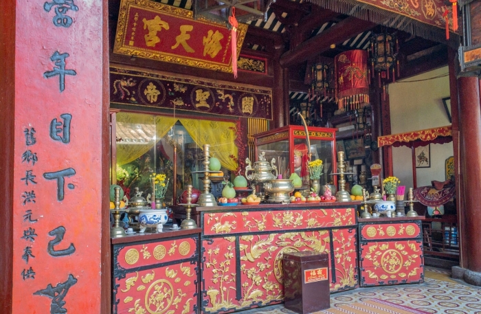 Step back in time and explore the wonders of Vietnams beautiful Quan Cong Temple in Hoi An