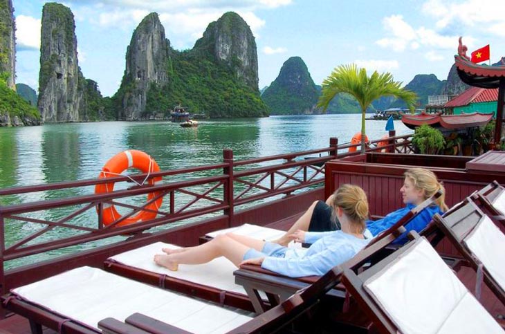 ake a break and set sail for some much needed rest and relaxation in the amazing Ha Long Bay - Ha Long Bay in Vietnam