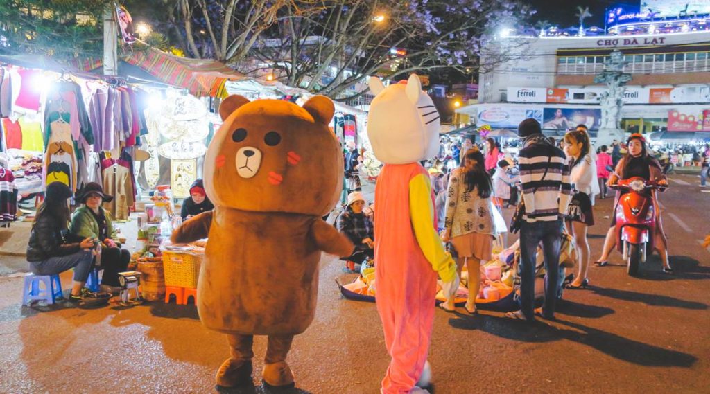 Let your night out come alive at the vibrant Night Market, From delicious food to unique entertainment, this is the ultimate late-night destination for fun and adventure