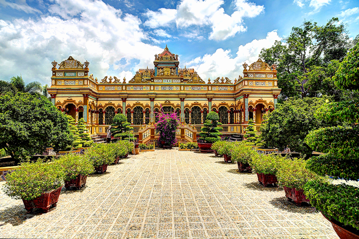 Vinh Trang Temple 