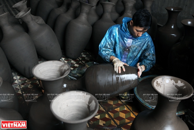 Diving into the mesmerizing world of lacquerware making in Ha Thai Lacquer Handicraft Village