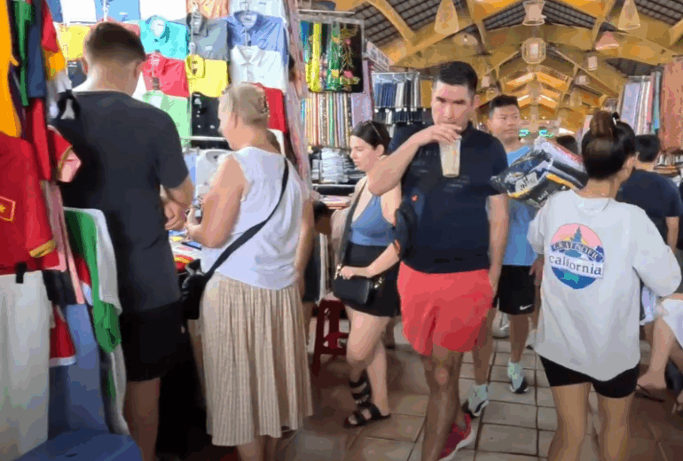 Danang – Fly to Ho Chi Minh City – Sightseeing Tour