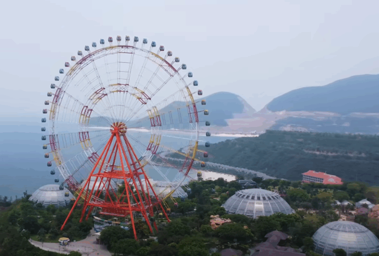 Vinpearl Amusement Park (Entrance fee by clients)