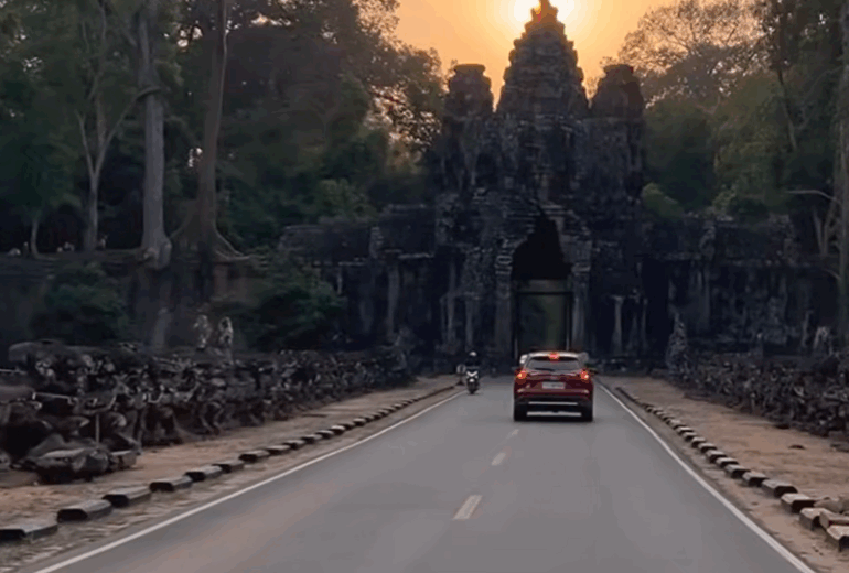 Siem Reap: Explore Angkor Thom – Tonle Sap Lake & experience charming villages of Kampong Phluck