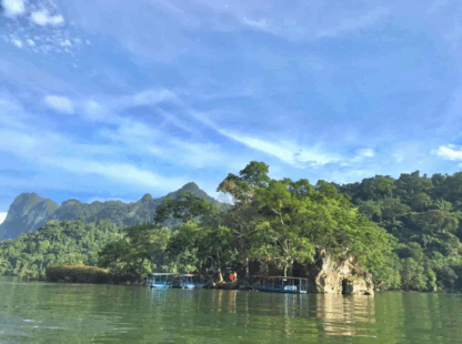 Boat Tour to visit Ba Be Lake – Transfer to Cao Bang city – Overnight in Cao Bang