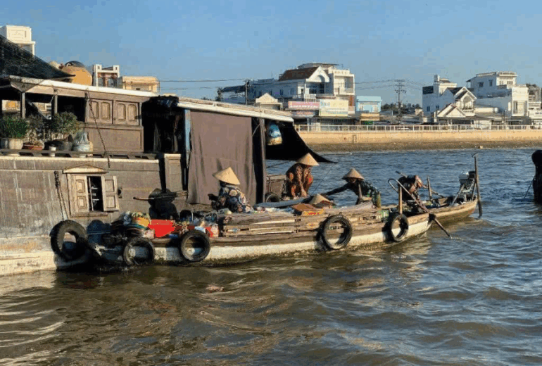 Can Tho – Cai Rang Floating Market – Fly to Danang – Hoi An