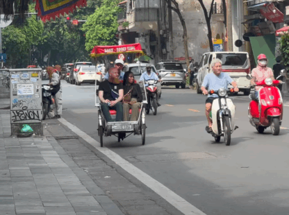 Hanoi – Wake up today local way!