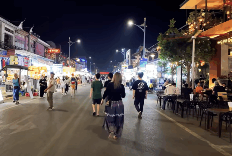 Siem Reap – Tonle Sap Lake – Hanoi