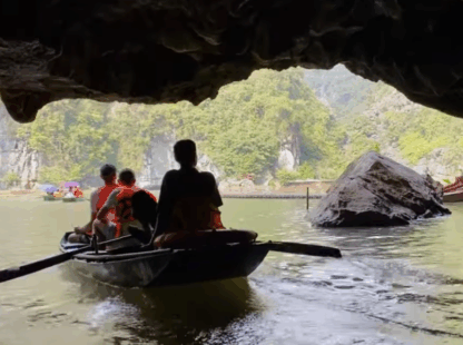 Navigating the Emerald Waters A Guide to the Tam Coc Boat Tour in Ninh Binh