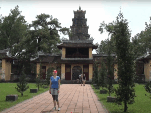 Visit Thien Mu Pagoda
