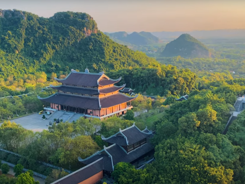 Exploring Ninh Binh City Tour: Discover the Beauty and History of Vietnam’s Hidden Gem
