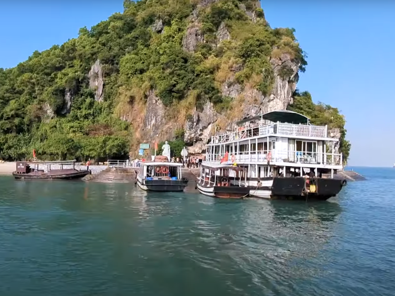 Exploring Halong Bay: A Spectacular Boat Trip in Vietnam