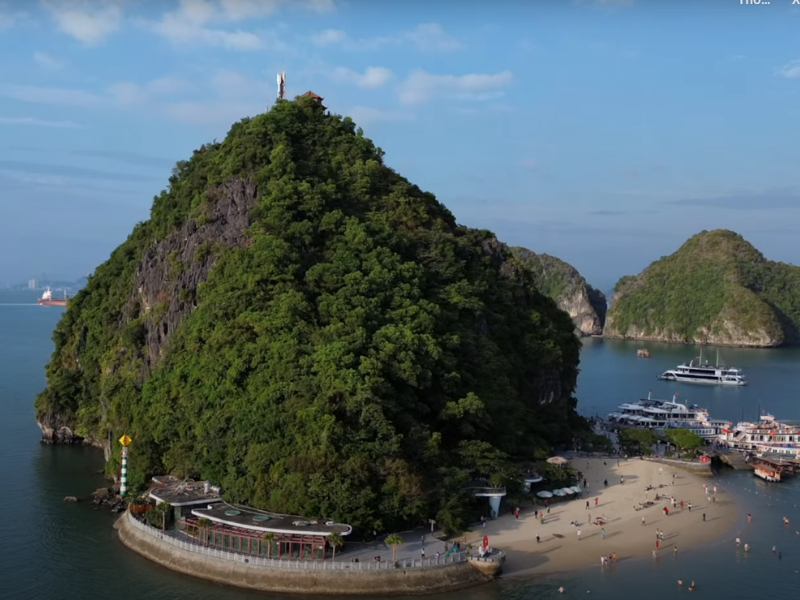 Halong Bay: A Serene Paradise Nestled in the Heart of Vietnam